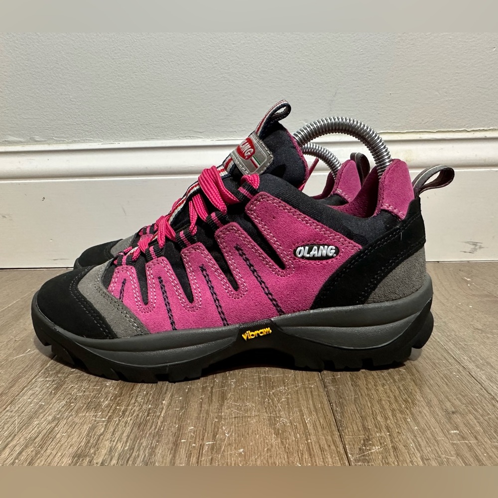 olang Hiking shoes sneakers Eu 37  Sz 6.5 pink suede